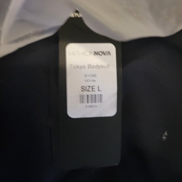 V Neck Bodysuit - Picture 4 of 4